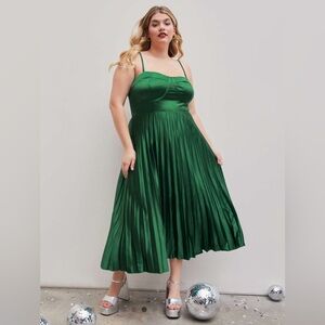 Cider Maxi Elegant Green Pleated Dress